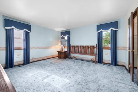 834 Edenwood Drive Roselle IL 60172