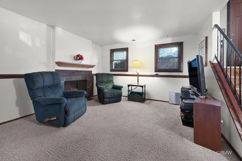 834 Edenwood Drive Roselle IL 60172