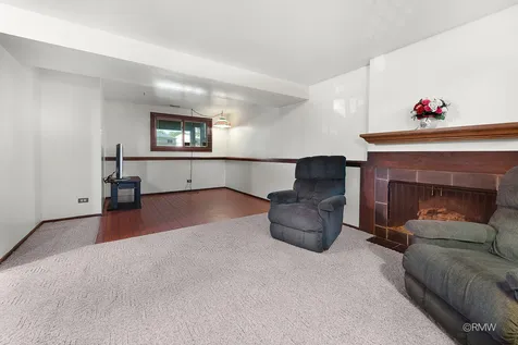834 Edenwood Drive Roselle IL 60172