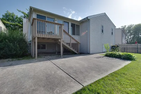 834 Edenwood Drive Roselle IL 60172