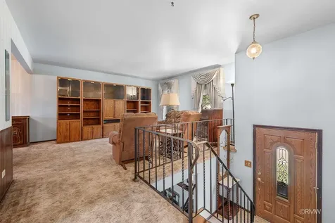 834 Edenwood Drive Roselle IL 60172