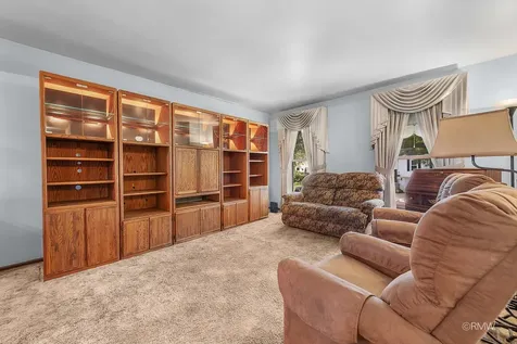 834 Edenwood Drive Roselle IL 60172