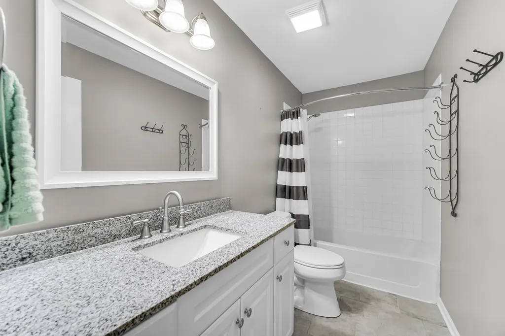 1257 Oakleaf Court Aurora IL 60506