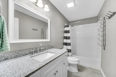 1257 Oakleaf Court Aurora IL 60506