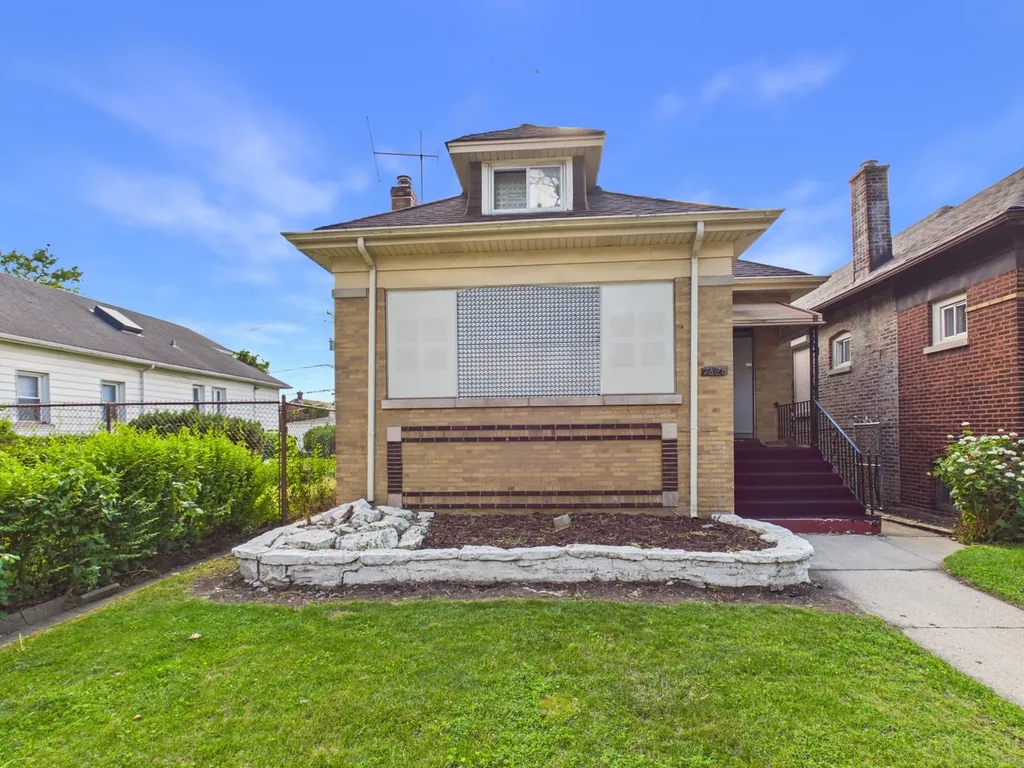 7826 South Paxton Avenue Chicago IL 60649