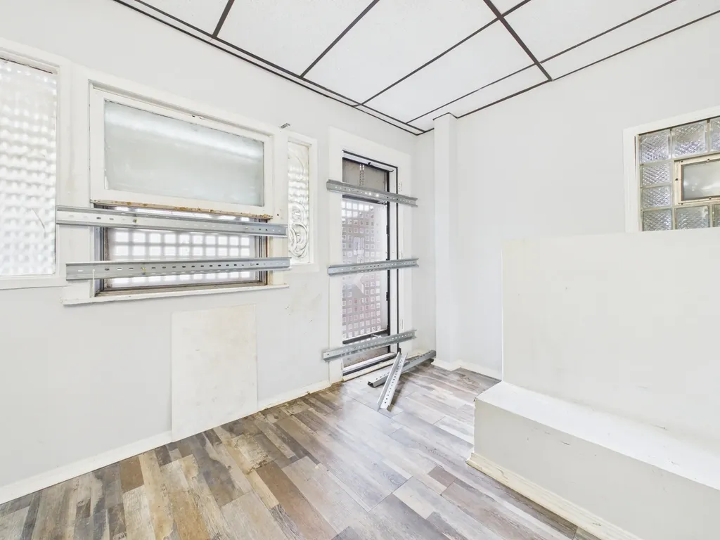 7826 South Paxton Avenue Chicago IL 60649
