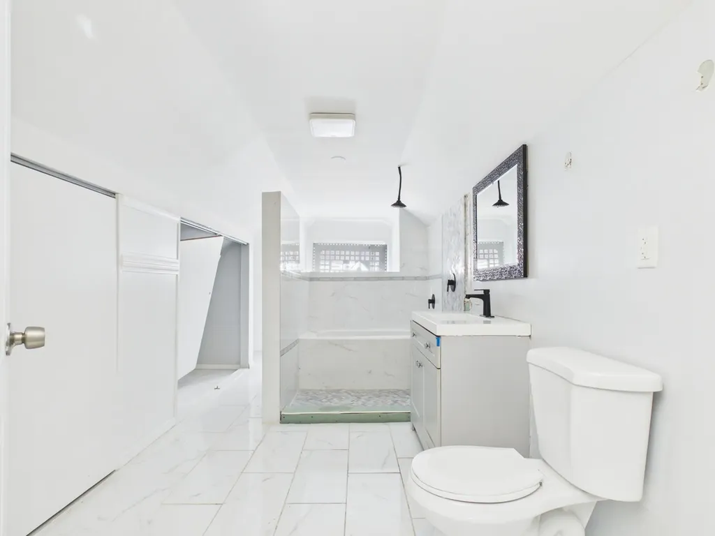 7826 South Paxton Avenue Chicago IL 60649