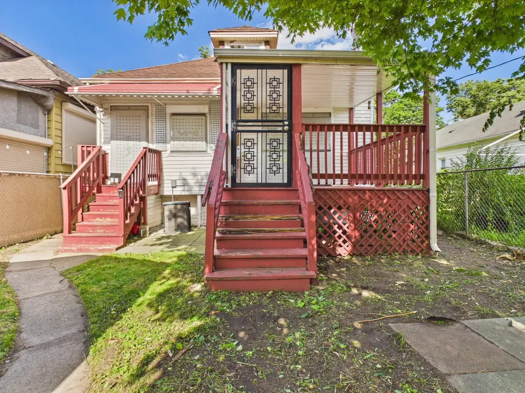 7826 South Paxton Avenue Chicago IL 60649