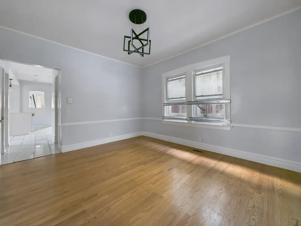7826 South Paxton Avenue Chicago IL 60649