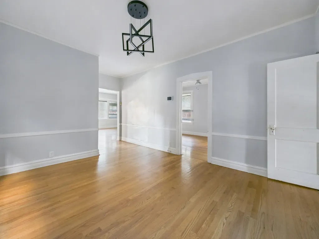 7826 South Paxton Avenue Chicago IL 60649