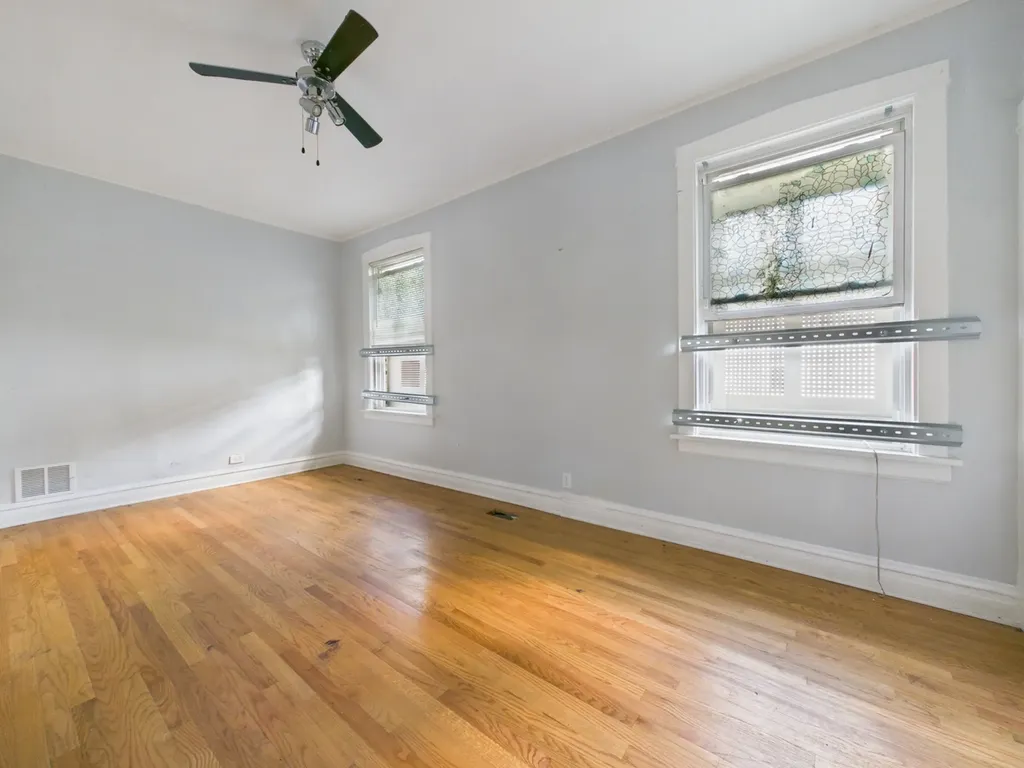 7826 South Paxton Avenue Chicago IL 60649