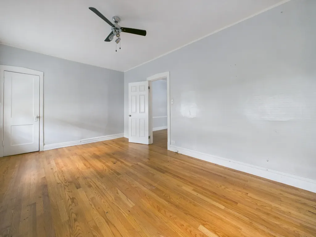 7826 South Paxton Avenue Chicago IL 60649
