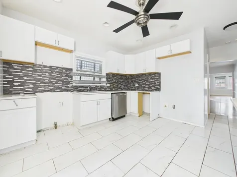 7826 South Paxton Avenue Chicago IL 60649