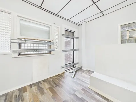 7826 South Paxton Avenue Chicago IL 60649