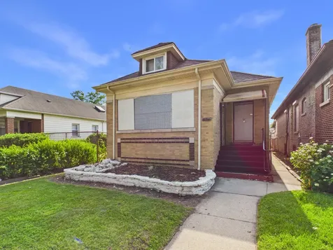 7826 South Paxton Avenue Chicago IL 60649