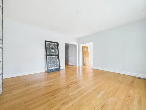 7826 South Paxton Avenue Chicago IL 60649