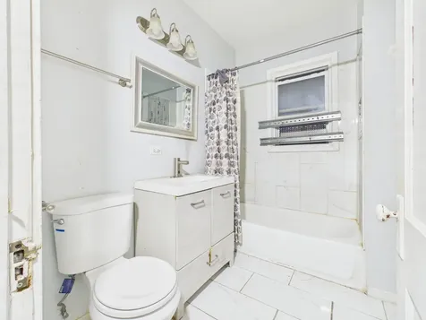 7826 South Paxton Avenue Chicago IL 60649