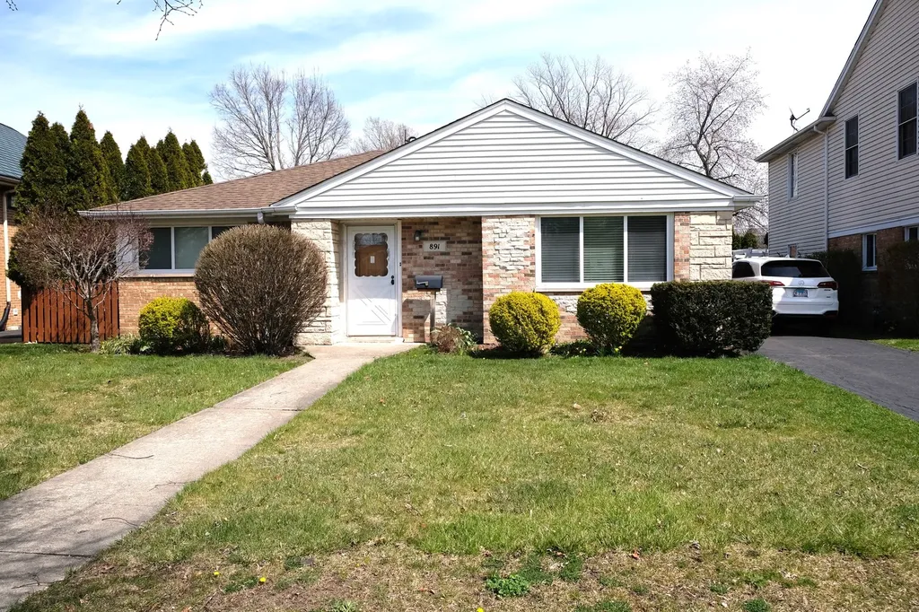 891 East Grant Drive Des Plaines IL 60016