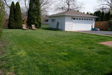 891 East Grant Drive Des Plaines IL 60016