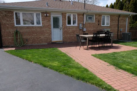 891 East Grant Drive Des Plaines IL 60016