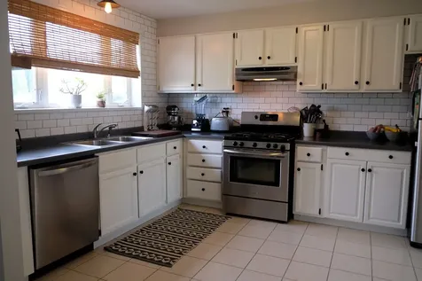 891 East Grant Drive Des Plaines IL 60016