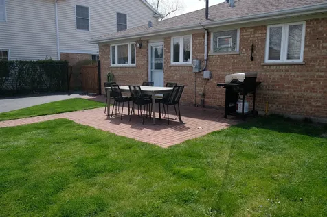 891 East Grant Drive Des Plaines IL 60016