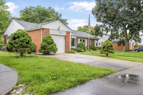 155 Cornell Avenue Des Plaines IL 60016