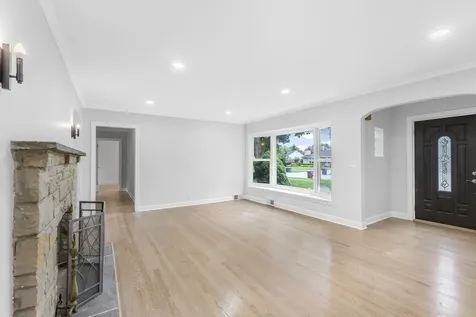 155 Cornell Avenue Des Plaines IL 60016