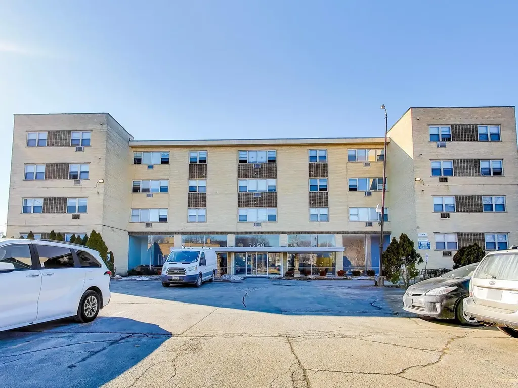7250 North Western Avenue Chicago IL 60645