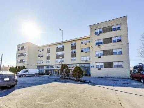 7250 North Western Avenue Chicago IL 60645