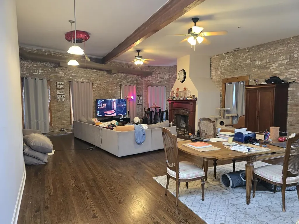 4263 North Lincoln Avenue Chicago IL 60618