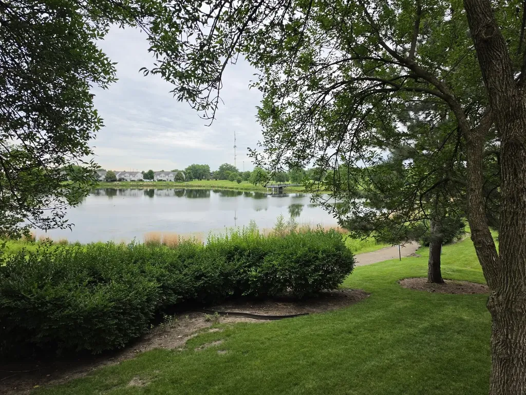 327 Shadybrook Lane Aurora IL 60504