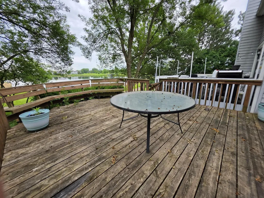 327 Shadybrook Lane Aurora IL 60504