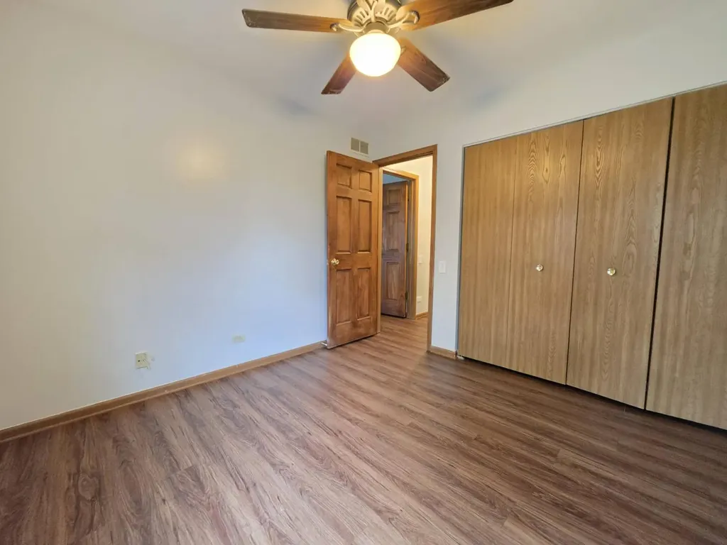 327 Shadybrook Lane Aurora IL 60504