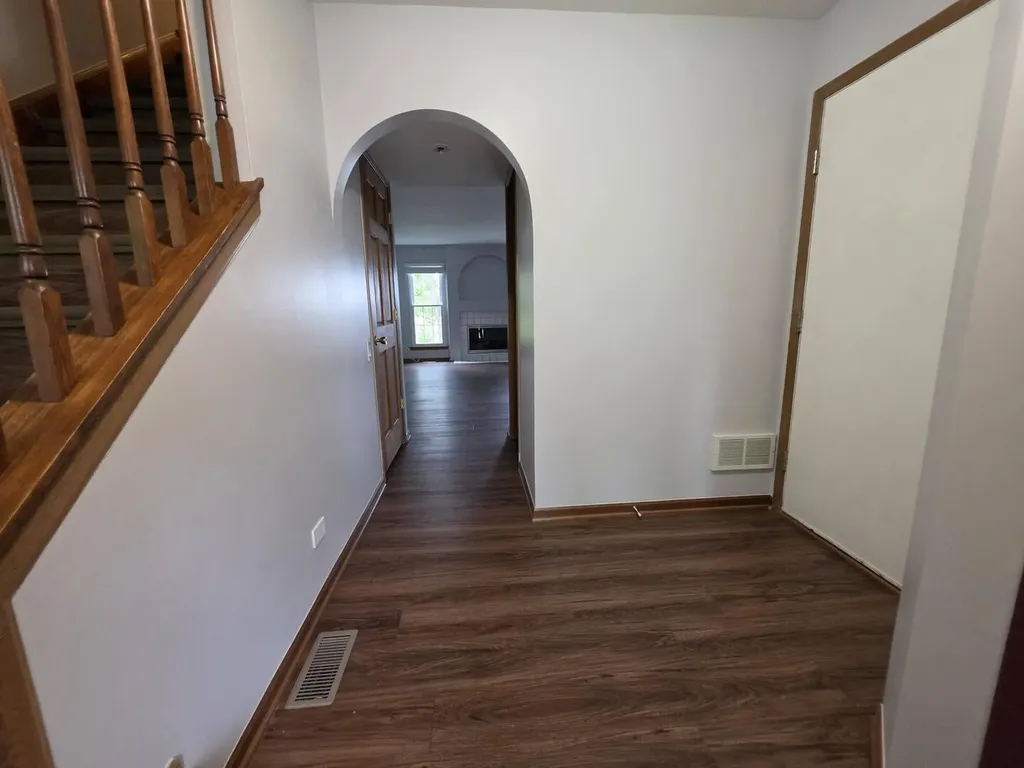 327 Shadybrook Lane Aurora IL 60504