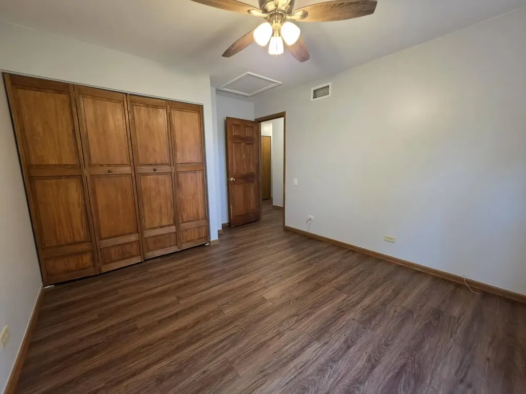 327 Shadybrook Lane Aurora IL 60504