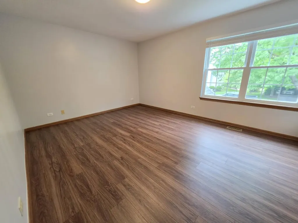 327 Shadybrook Lane Aurora IL 60504