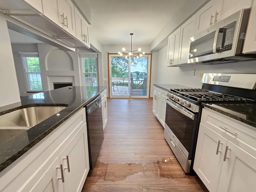 327 Shadybrook Lane Aurora IL 60504