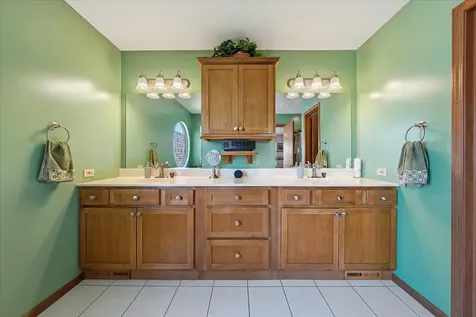 1161 Scarlet Oak Circle Aurora IL 60506