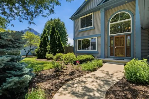1161 Scarlet Oak Circle Aurora IL 60506