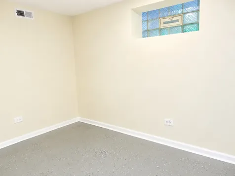 748 East 69th Place Chicago IL 60637