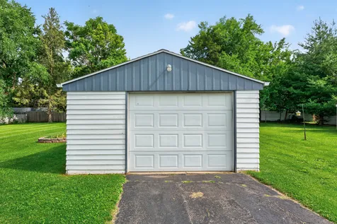 121 West 6th Street Byron IL 61010