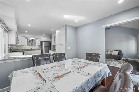 1483 North Pembroke Drive South Elgin IL 60177