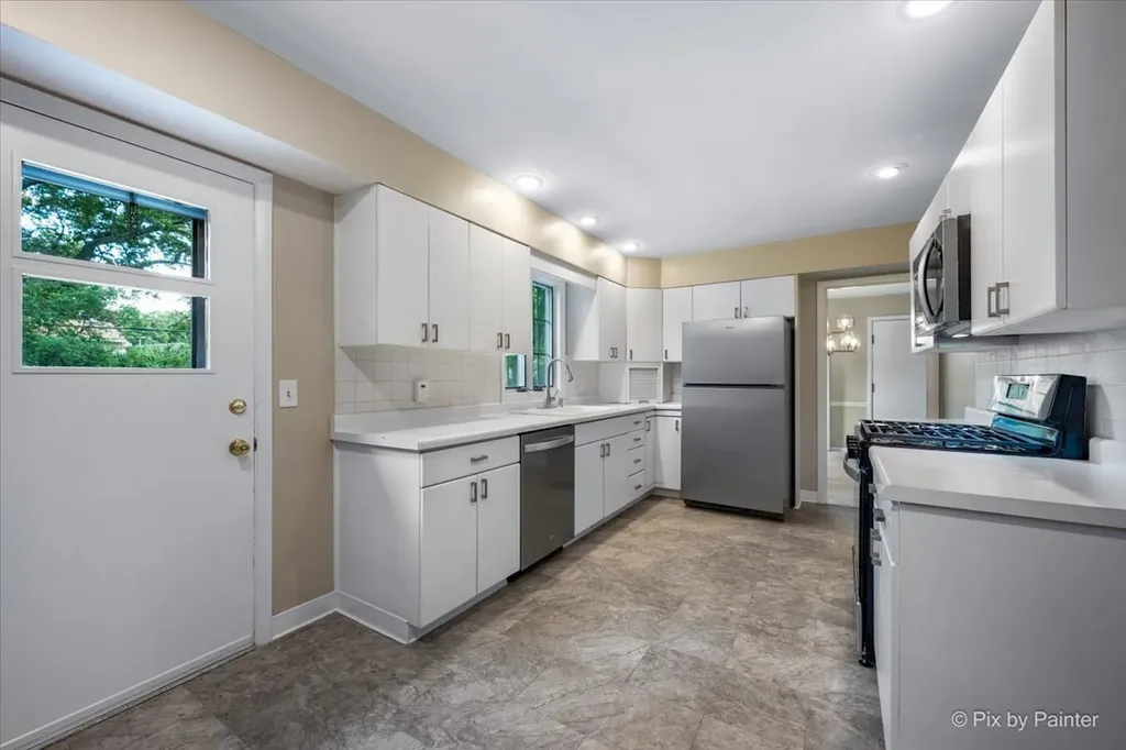 316 South Elmwood Drive Aurora IL 60506