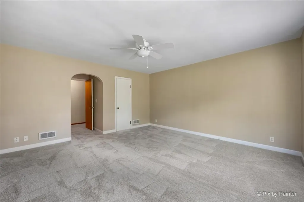 316 South Elmwood Drive Aurora IL 60506