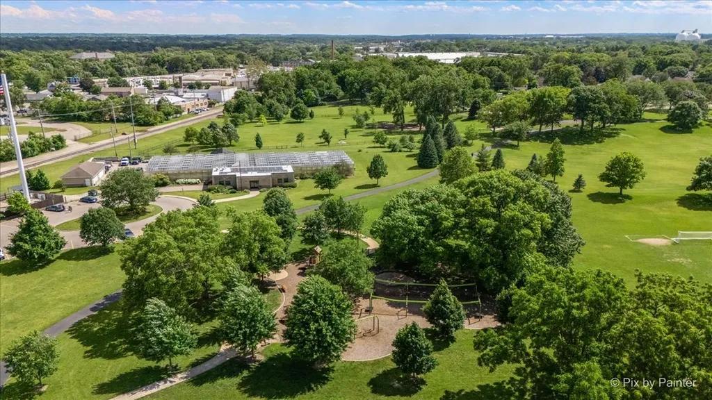 316 South Elmwood Drive Aurora IL 60506