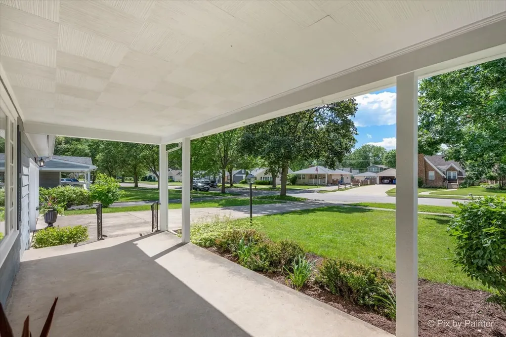 316 South Elmwood Drive Aurora IL 60506