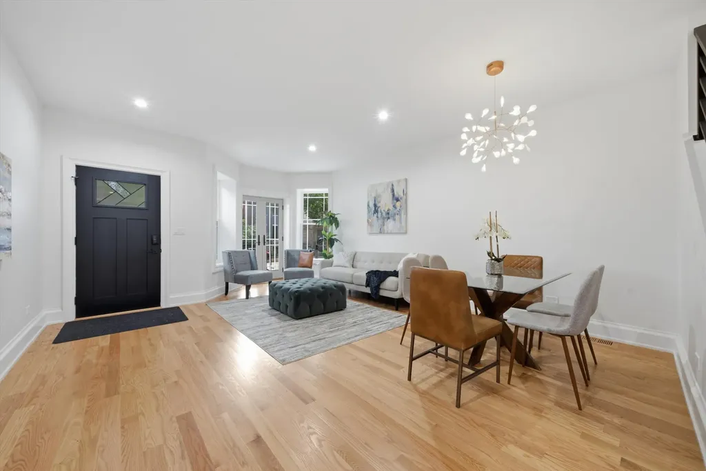 2334 North Oakley Avenue Chicago IL 60647