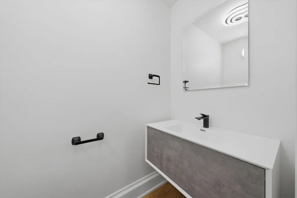 2334 North Oakley Avenue Chicago IL 60647