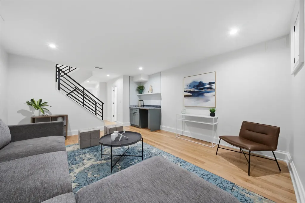 2334 North Oakley Avenue Chicago IL 60647